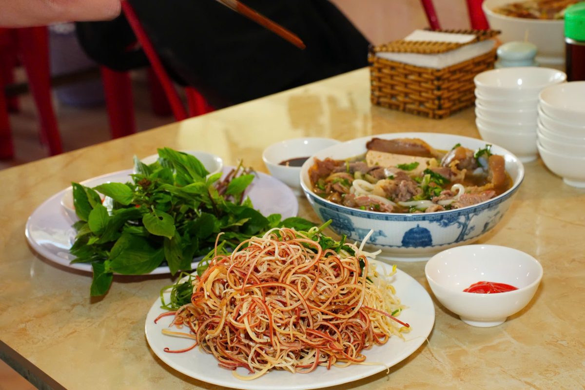 "Cầm 80 Cành Tìm Bữa Sáng Chất Lượng Tại Cần Thơ? Đến Ngay Bún Bò 153: Đây Là Lý Do!" bunbo14