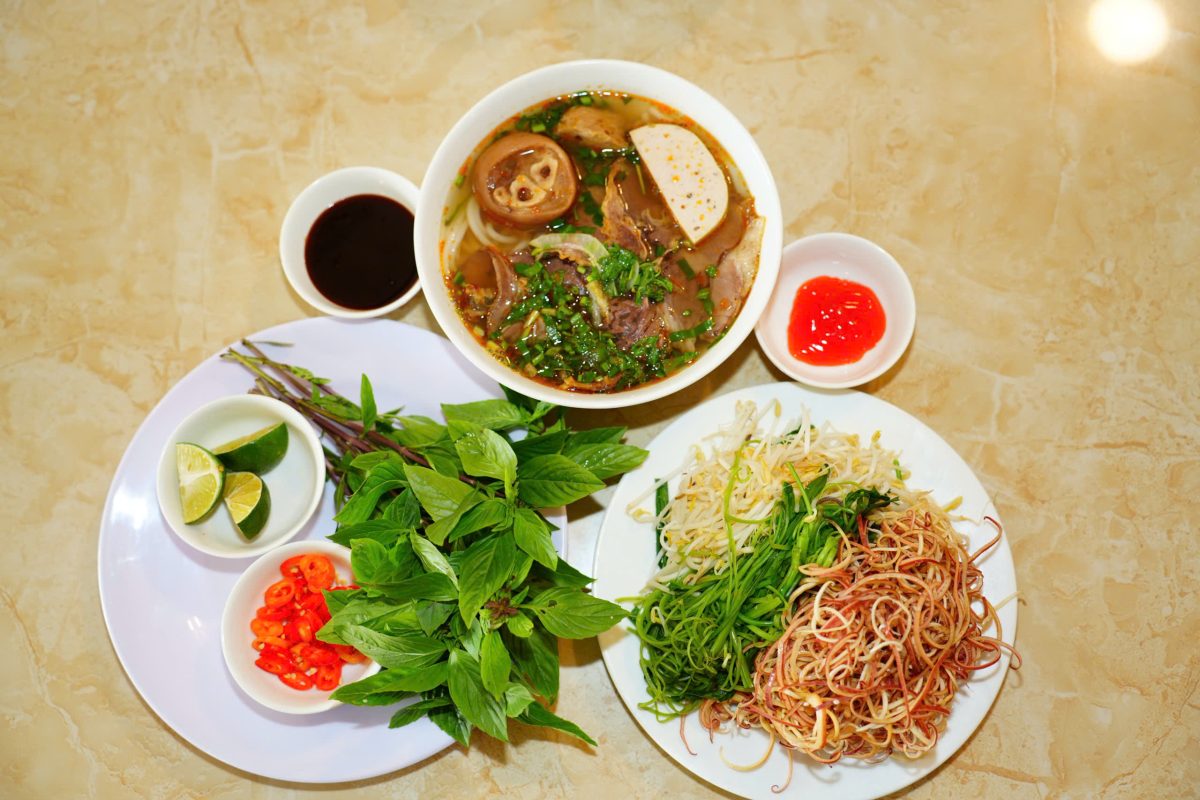 Hương Vị Bún Bò 153 – Đánh Thức Vị Giác Với Tô Bún Chuẩn Vị Cố Đô bunbo4